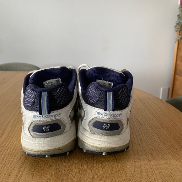 Vintage New Balance 1006 Women’s Tennis Shoes in White, Blue, and Grey, Size 5 - Picture 2 of 3